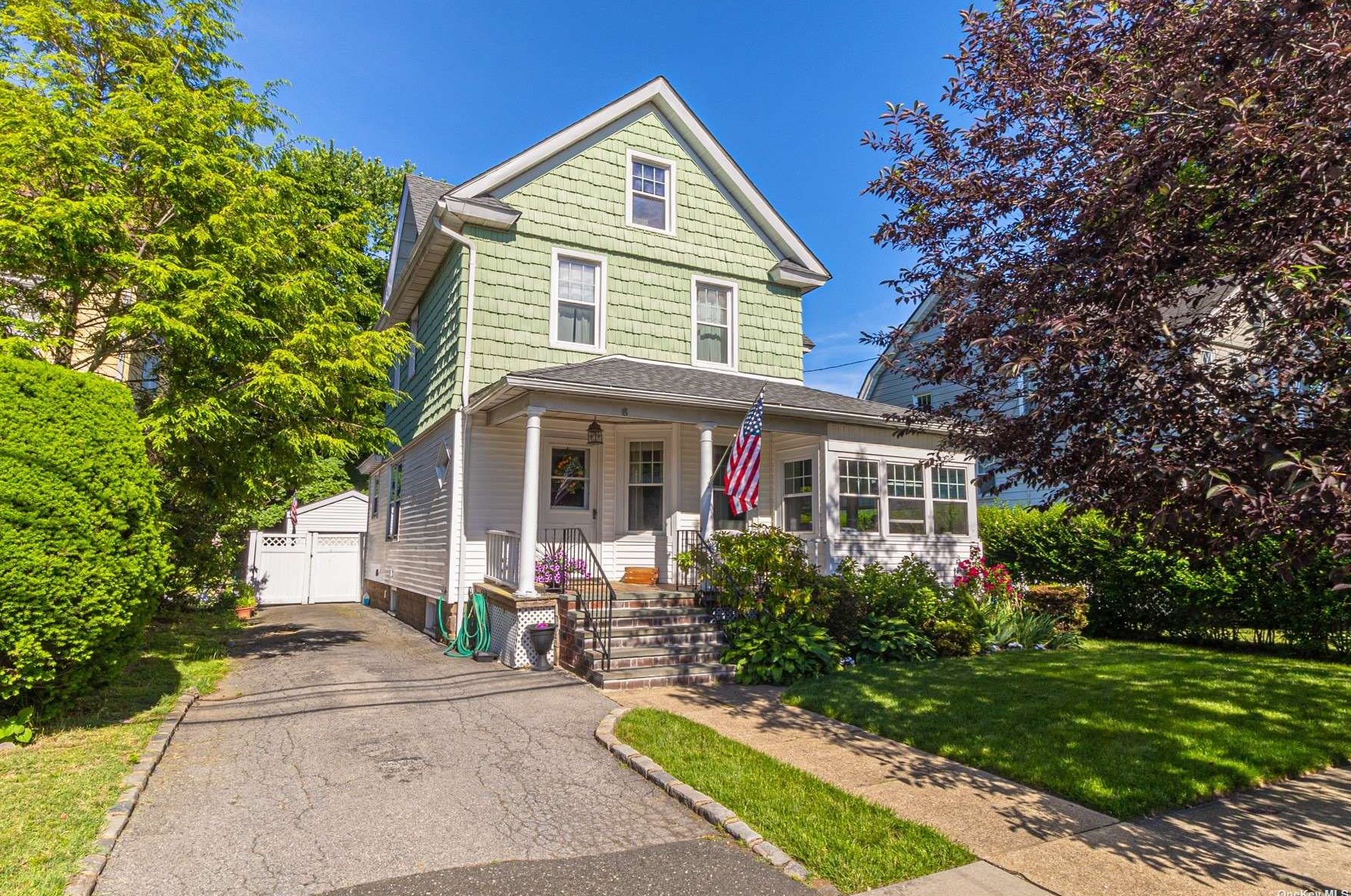 6 Grace Ave, Lynbrook, NY 11563-1709