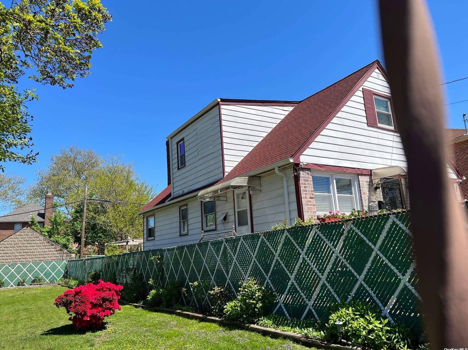 24-19 95th St, Flushing, NY 11369-1206