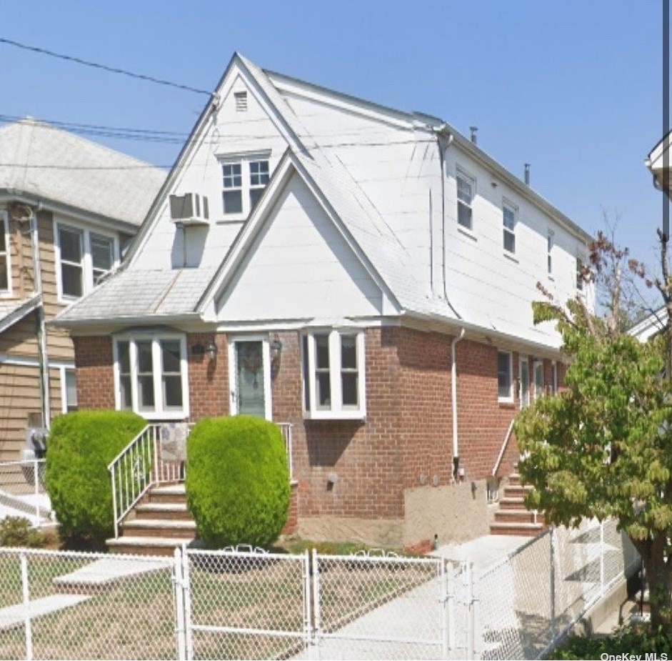 46-35 159th St, Flushing, NY 11358