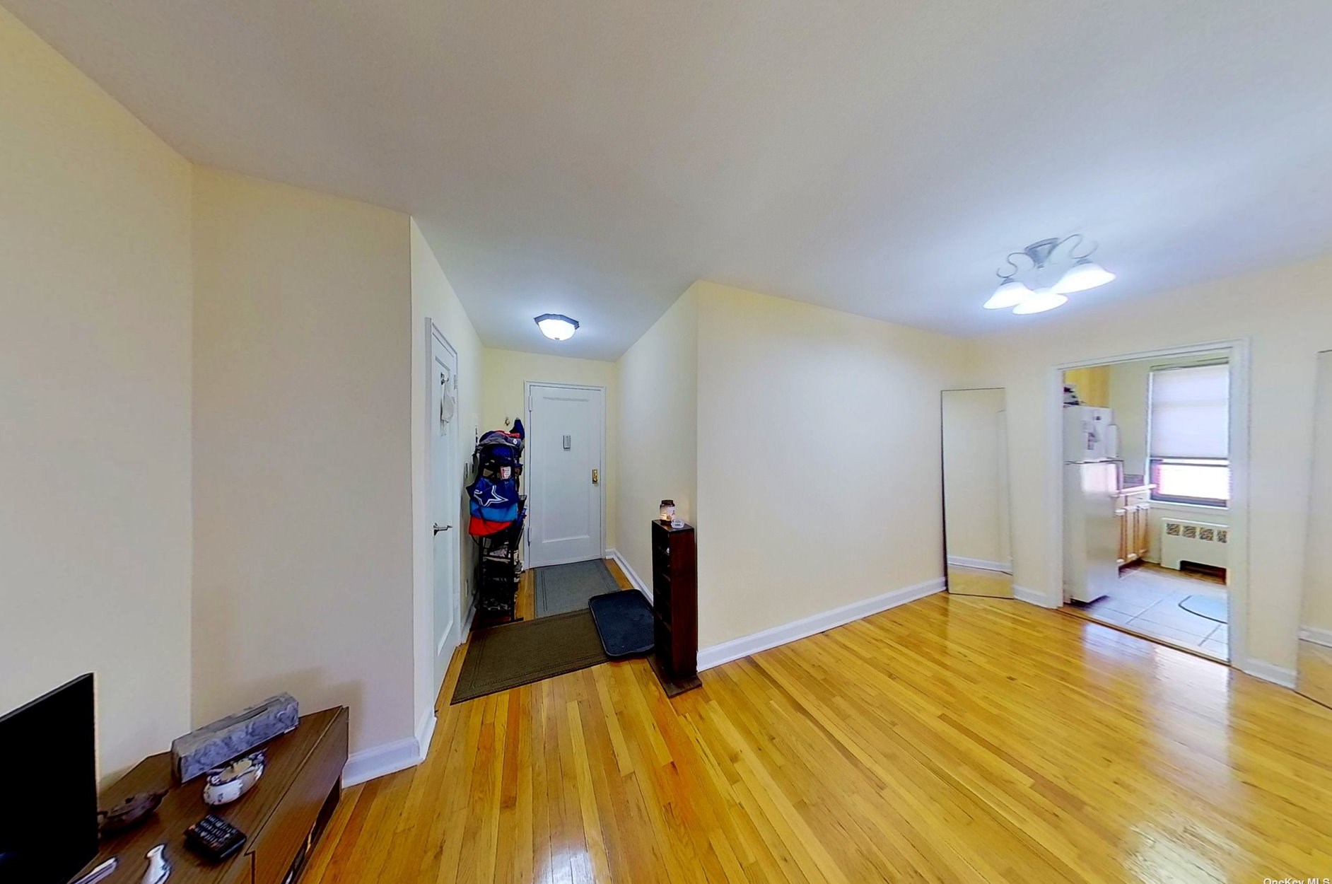 1 Maple Dr #3a, Great Neck, NY 11021