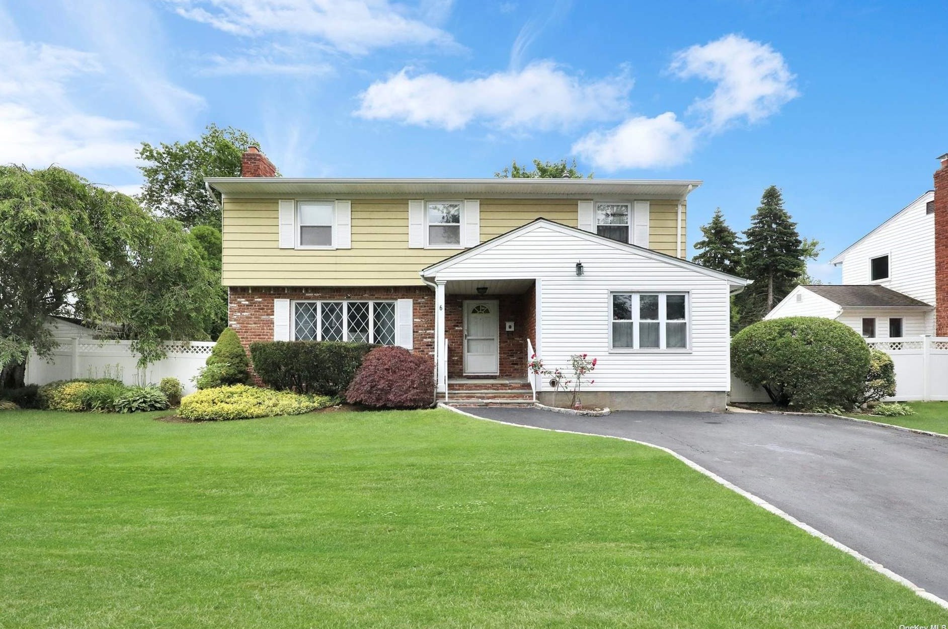 6 Basswood Pl, Huntington Station, NY 11747