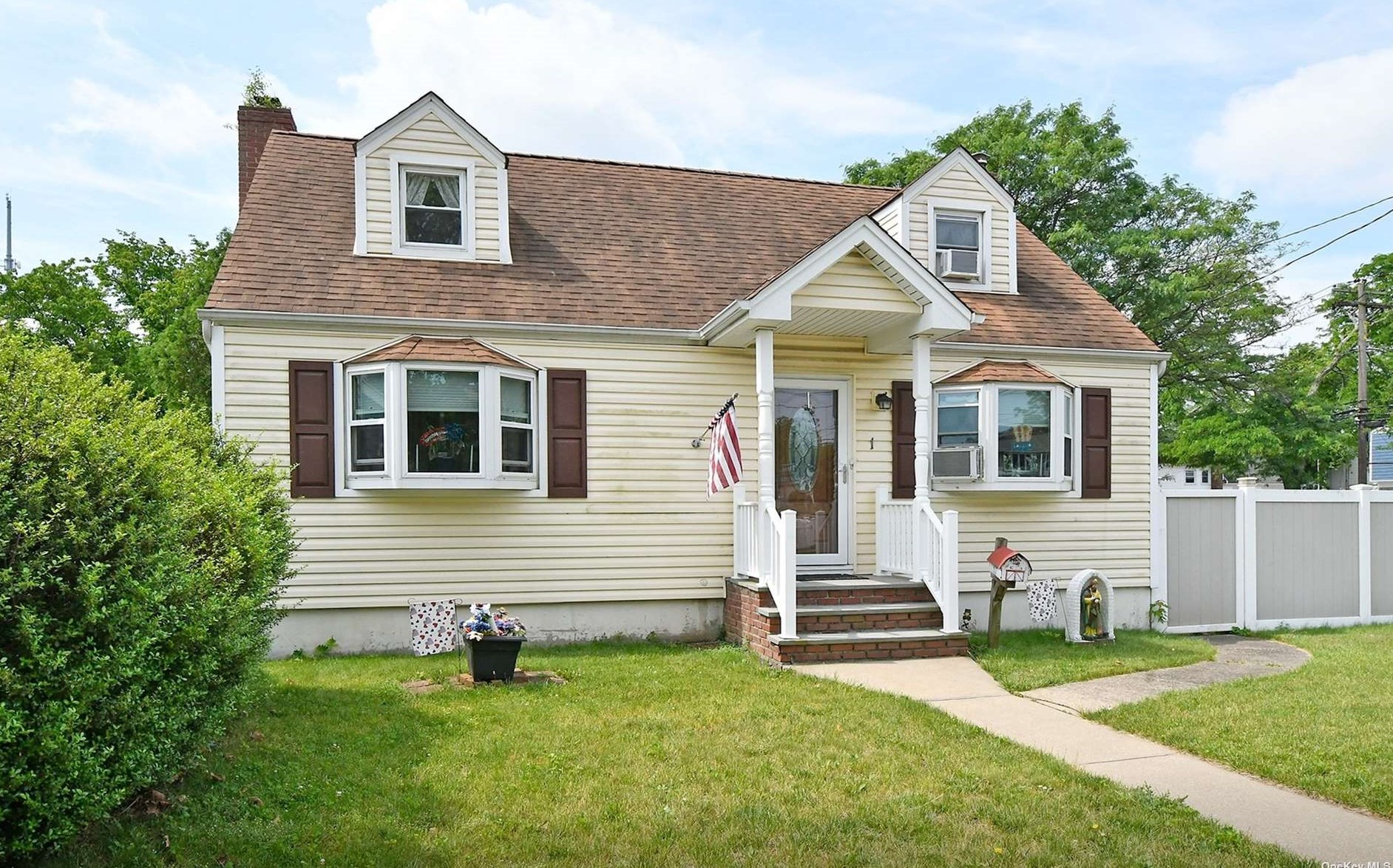 1 Sherman Pl, Bethpage, NY 11714