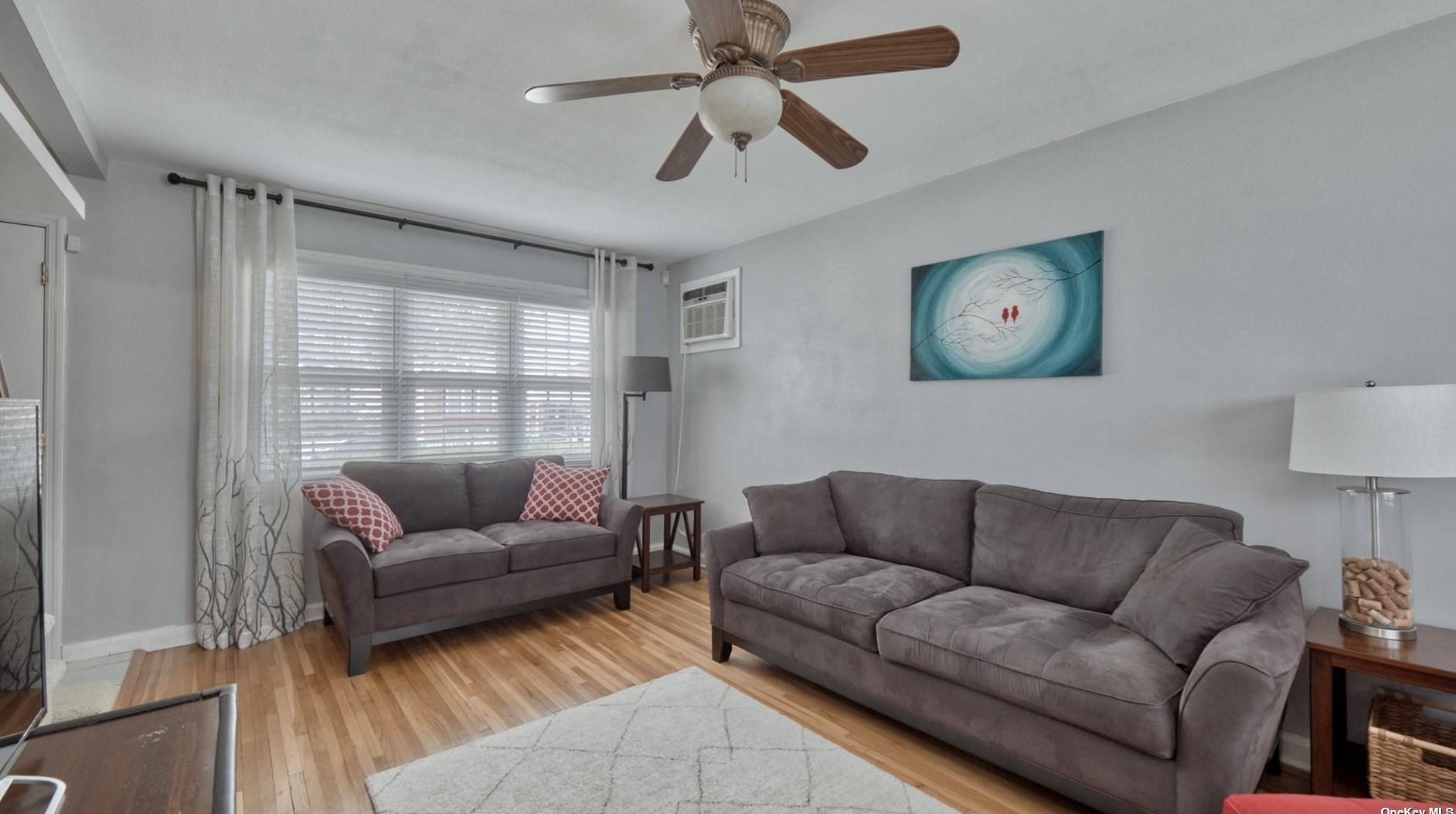 2201 4th St, Hempstead, NY 11554-1830