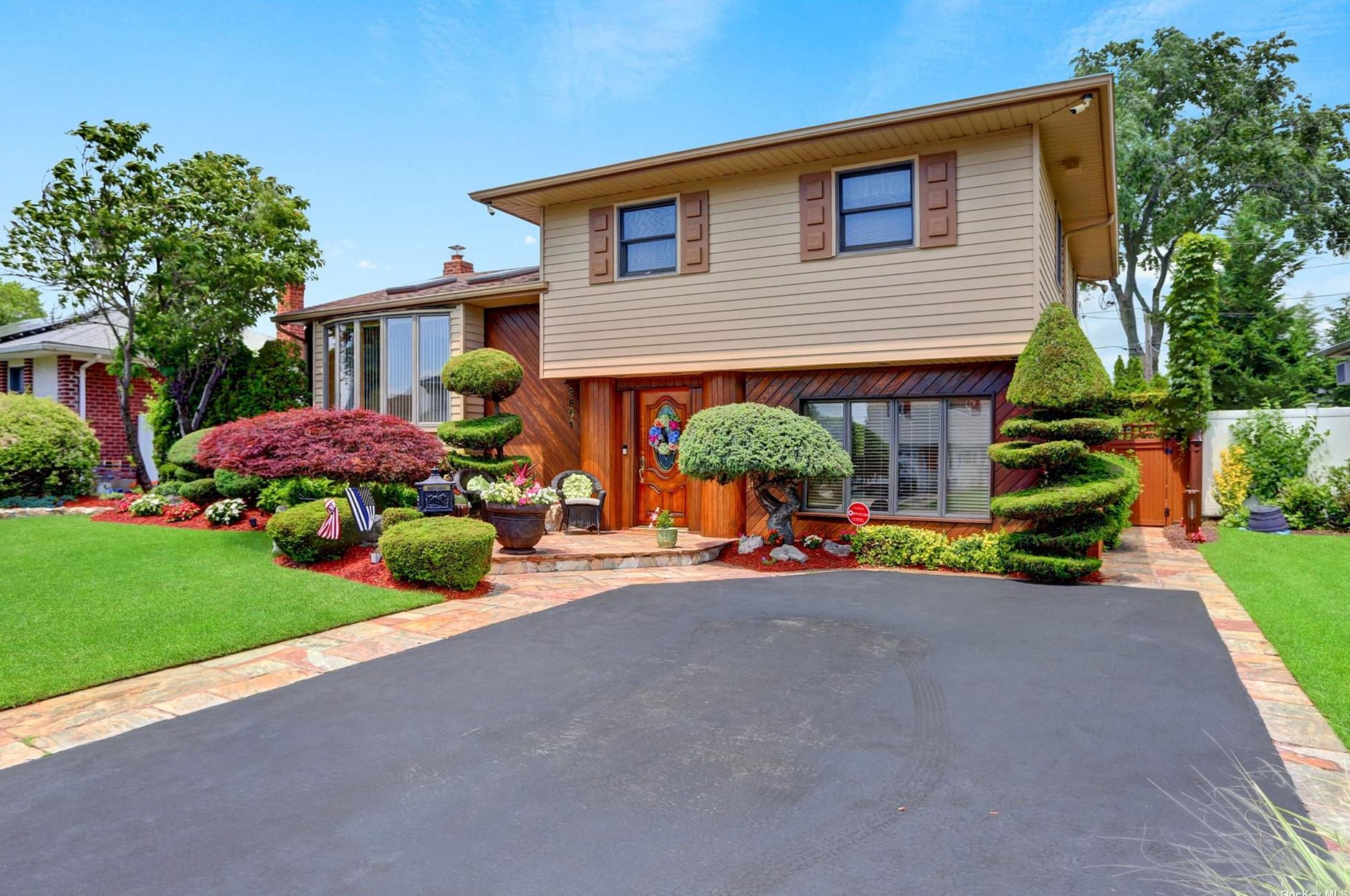 3661 Courtney Ln, Bethpage, NY 11714