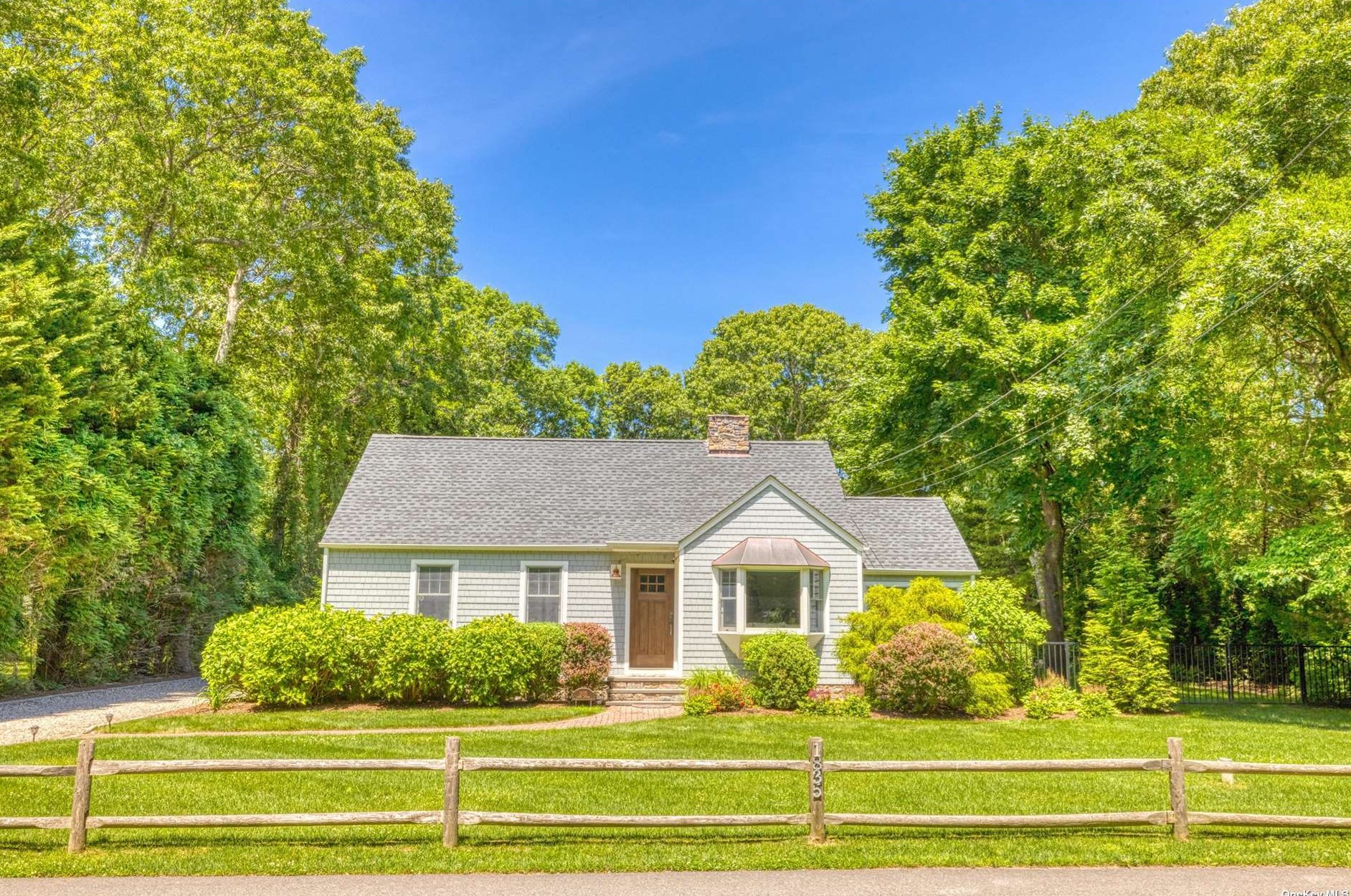 1835 Park Ave, Mattituck, NY 11952-2241