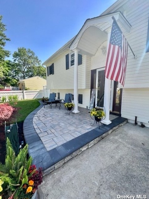 91 Chester St, Lake Grove, NY 11755
