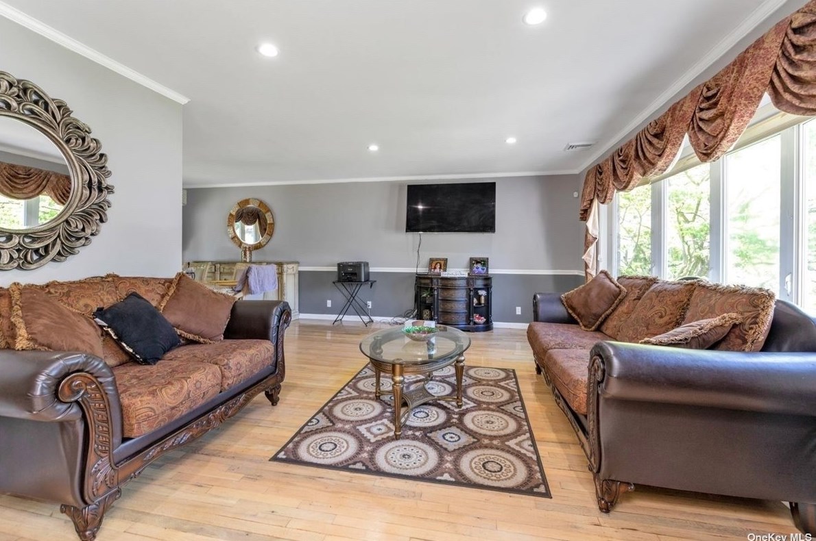 1796 Chaladay Ln, Hempstead, NY 11554-4926