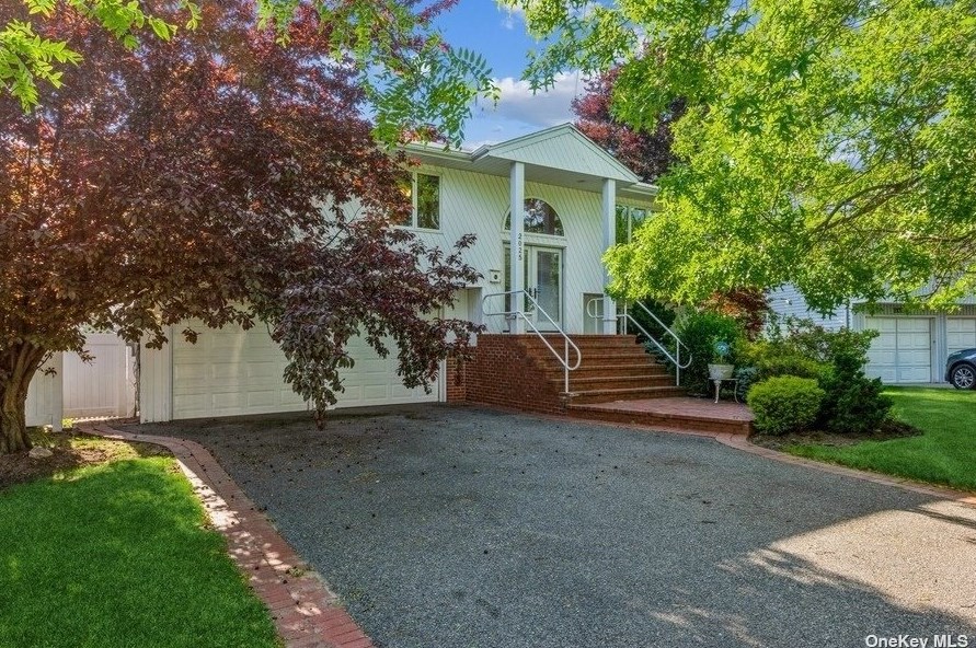2025 Kenneth Rd, North Merrick, NY 11566