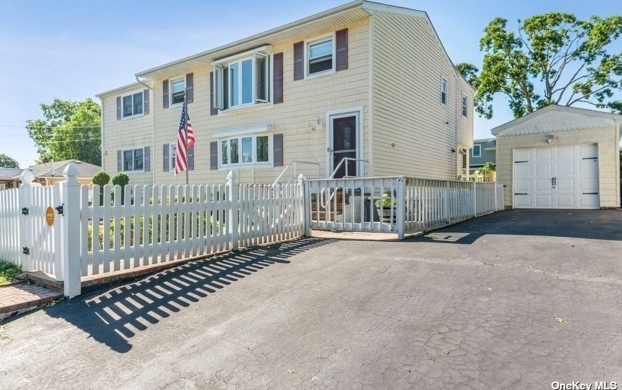 56 Merritt St, North Lindenhurst, NY 11757