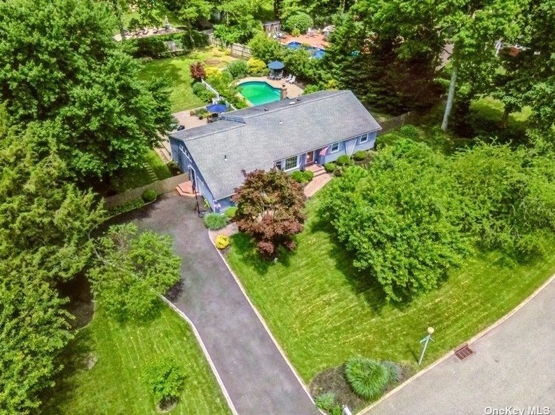 5 David Ln, Head Of The Harbor, NY 11780-2906