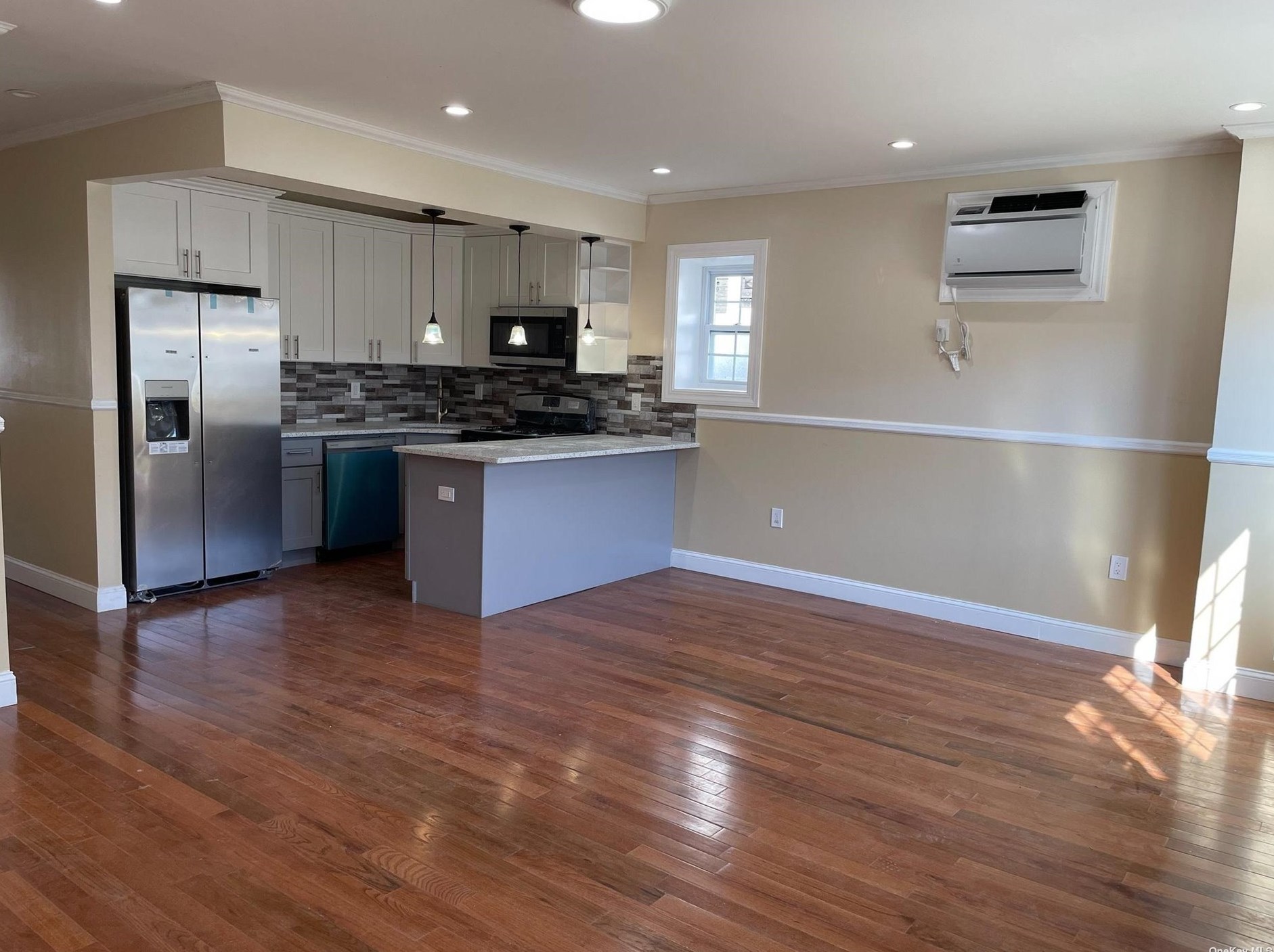 241-21 Memphis Ave, Jamaica, NY 11422