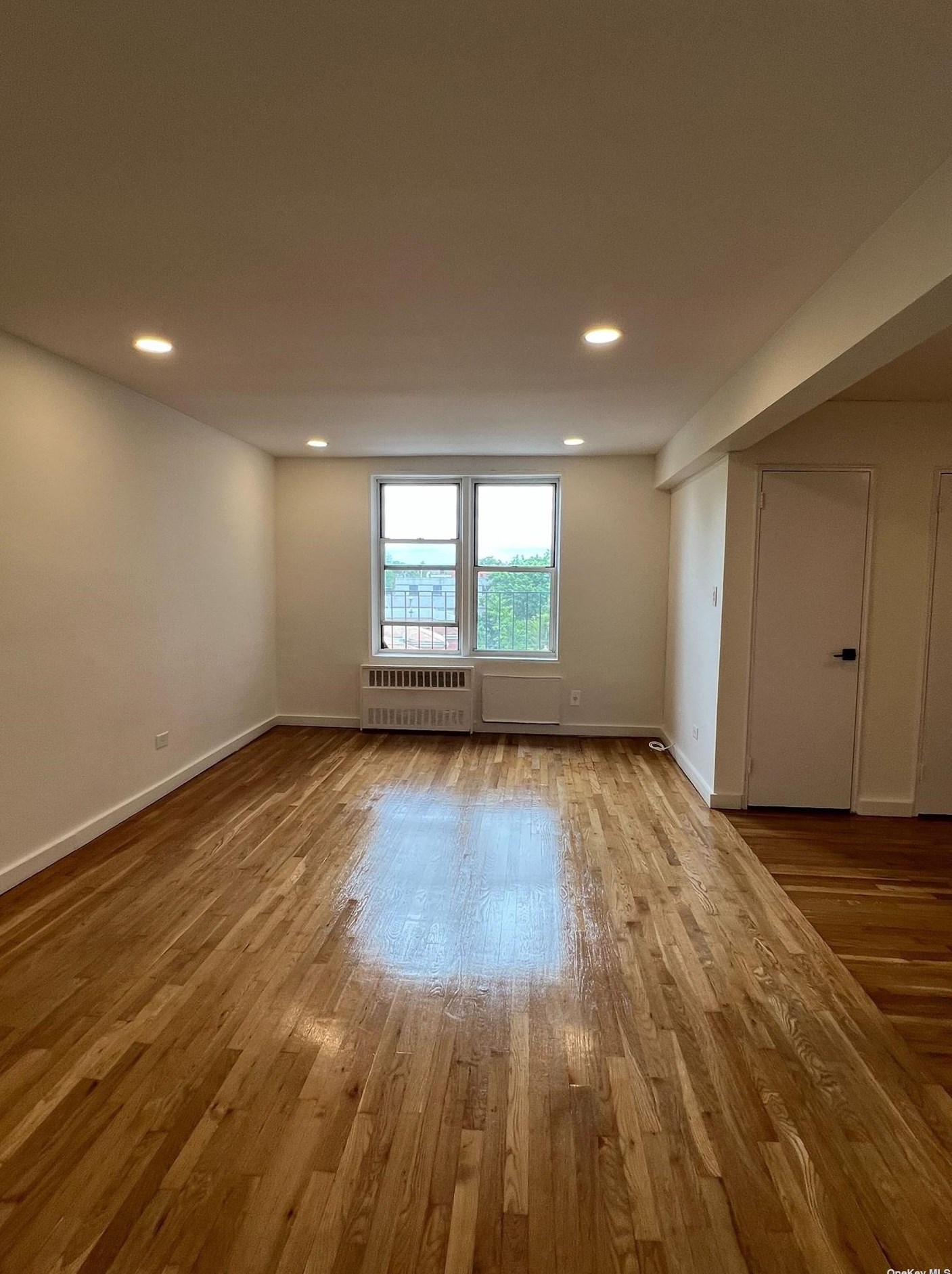35-10 150th St #4f, Flushing, NY 11354