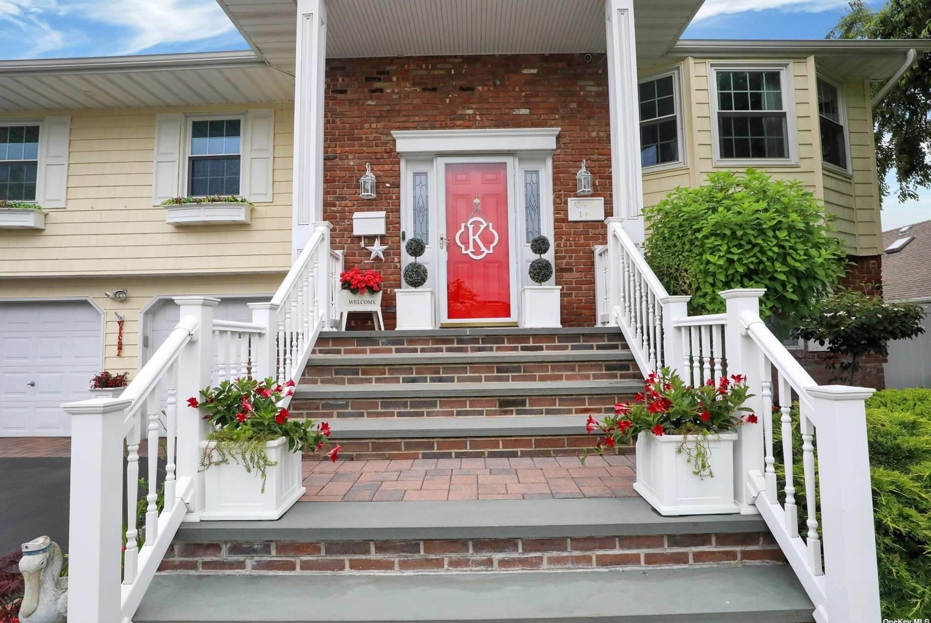 176 Anchorage Dr, West Islip, NY 11795