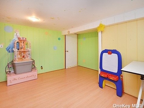 48 Hendrick Ave, Glen Cove NY  11542-2938 exterior