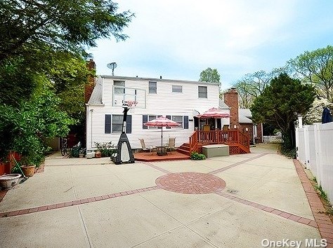 48 Hendrick Ave, Glen Cove NY  11542-2938 exterior