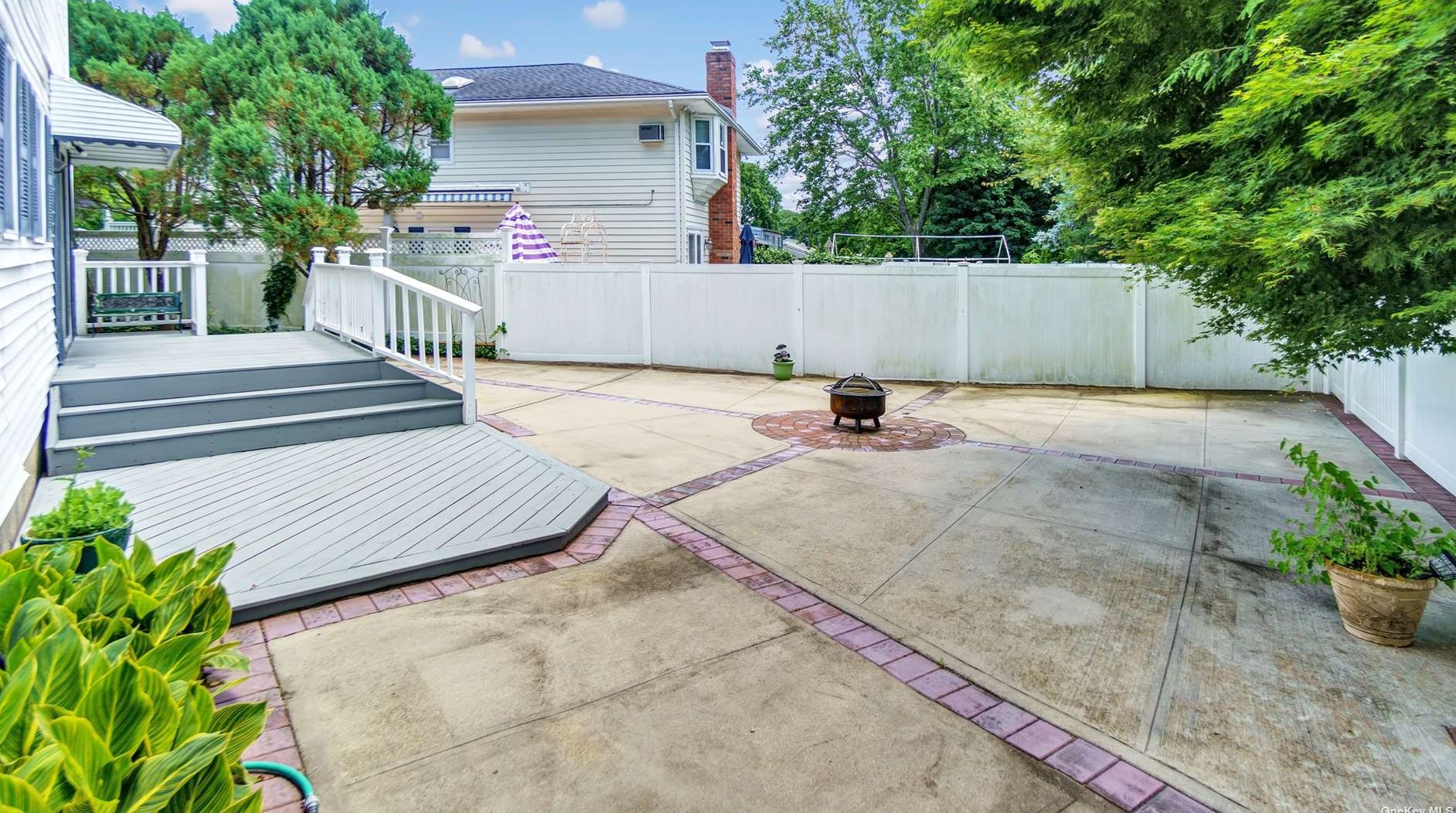 48 Hendrick Ave, Glen Cove NY  11542-2938 exterior