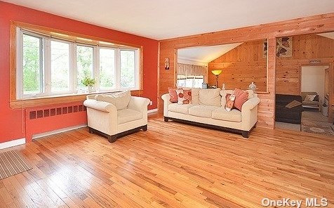 48 Hendrick Ave, Glen Cove NY  11542-2938 exterior