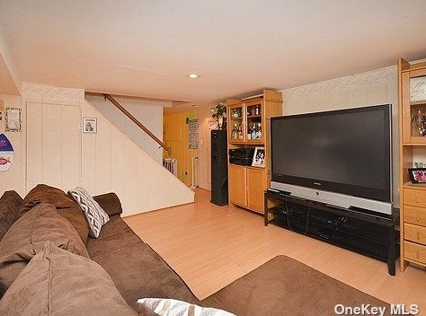 48 Hendrick Ave, Glen Cove NY  11542-2938 exterior