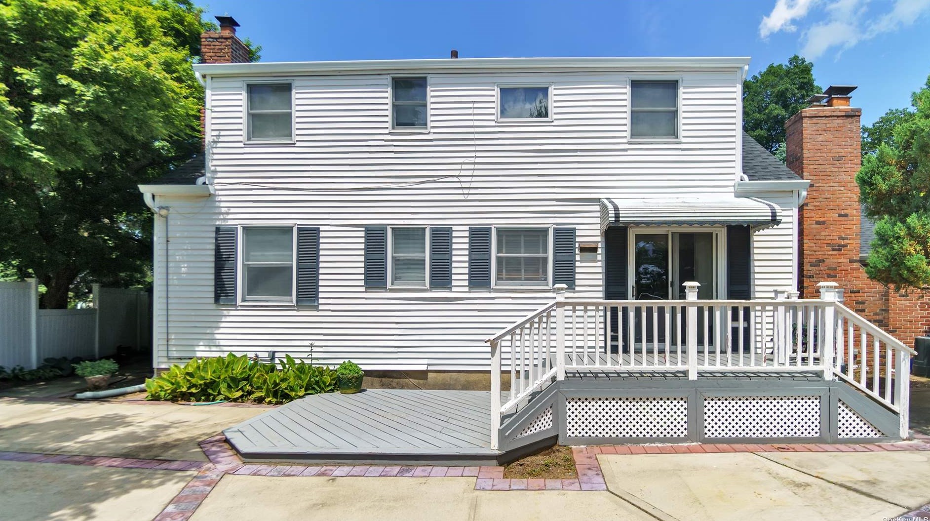48 Hendrick Ave, Glen Cove NY  11542-2938 exterior