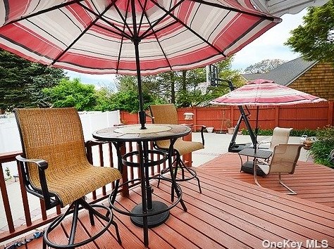 48 Hendrick Ave, Glen Cove NY  11542-2938 exterior