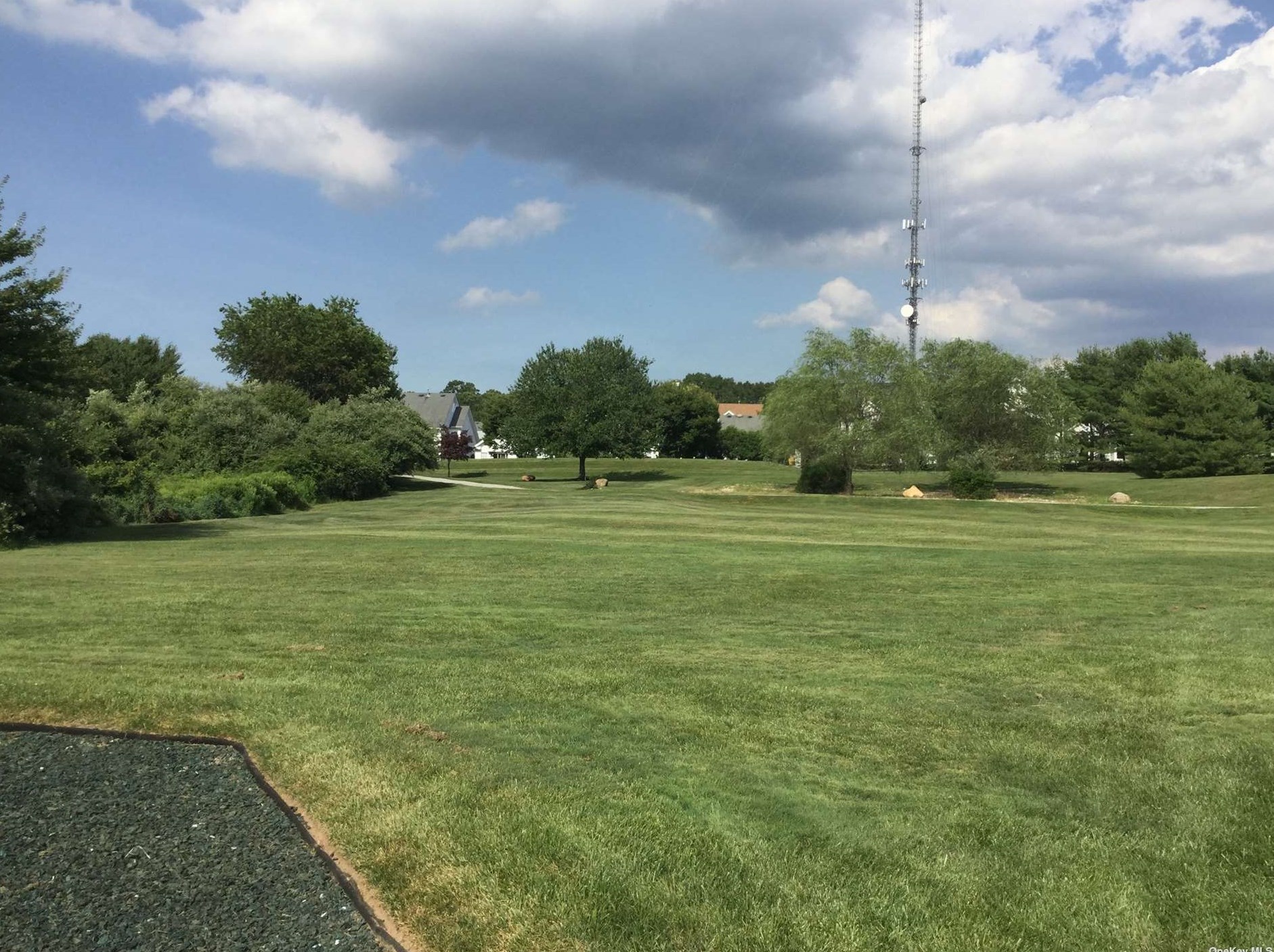 612 Birchwood Park Dr, Middle Island NY  11953-2626 exterior