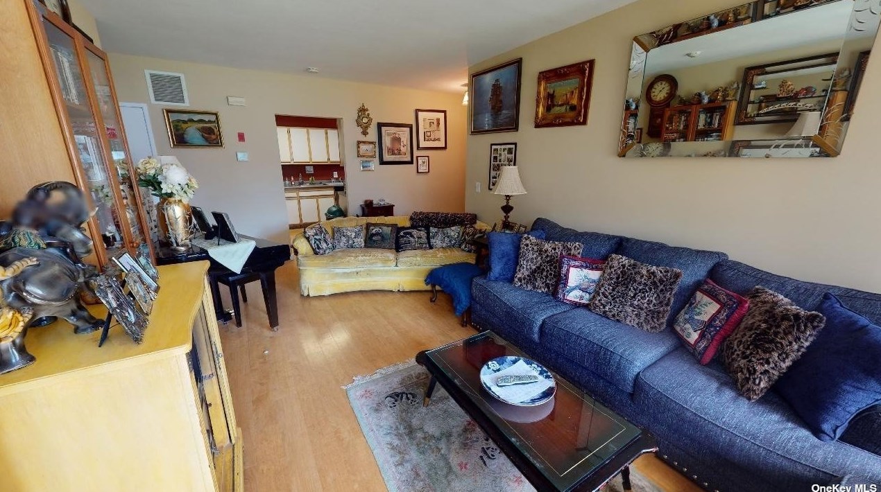 612 Birchwood Park Dr, Middle Island, NY 11953-2626