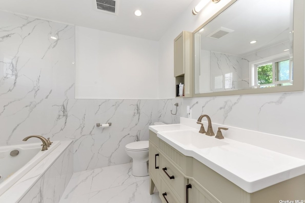 39 Valley Rd, Plainedge NY  11756-2906 exterior