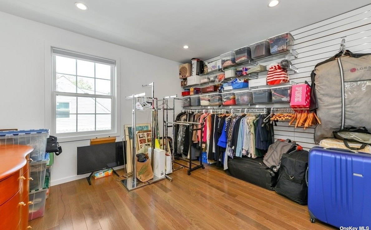 39 Valley Rd, Plainedge NY  11756-2906 exterior