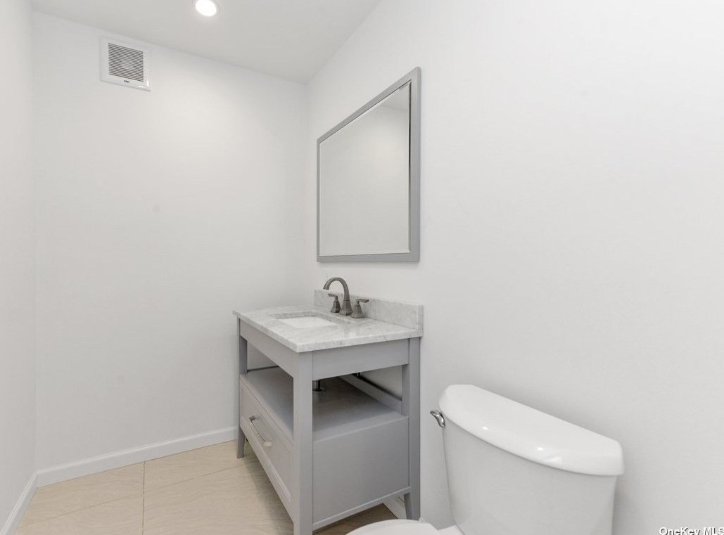 39 Valley Rd, Plainedge NY  11756-2906 exterior