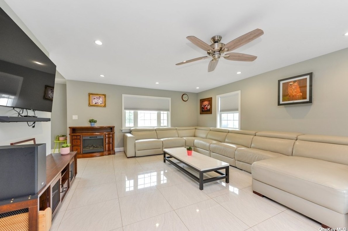 39 Valley Rd, Plainedge NY  11756-2906 exterior