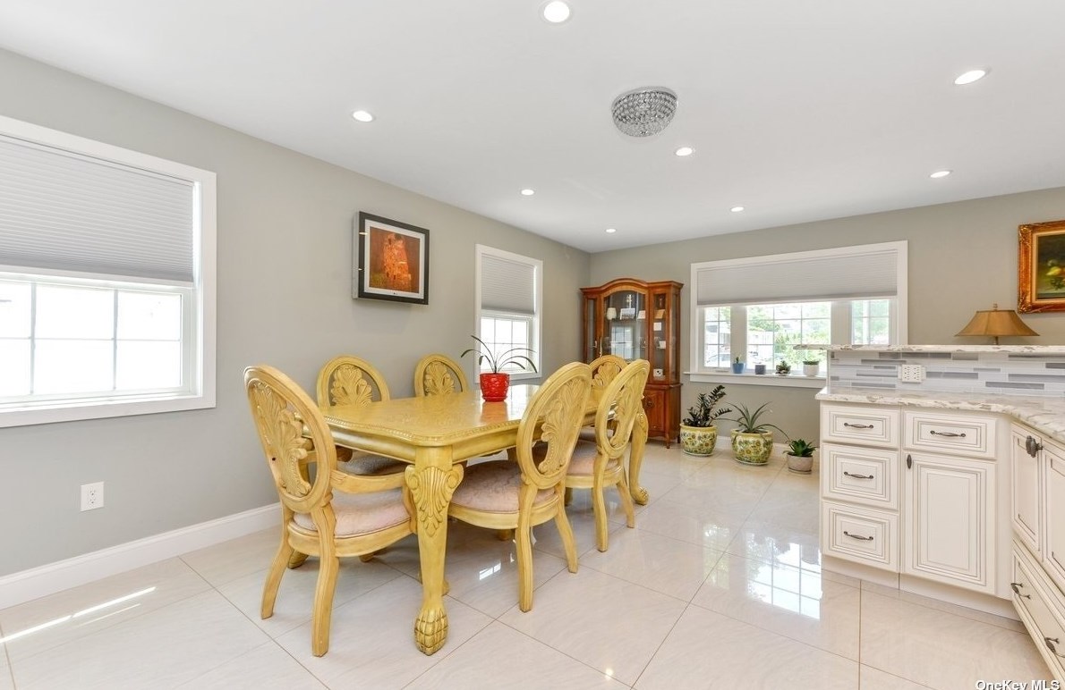 39 Valley Rd, Plainedge NY  11756-2906 exterior