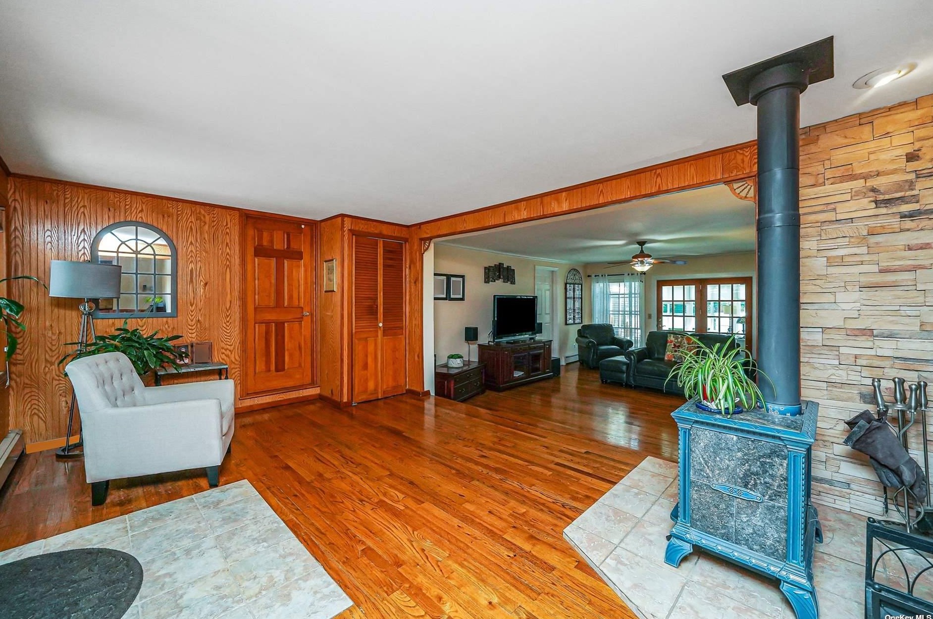 247 Kensington Ave, Bay Port, NY 11705