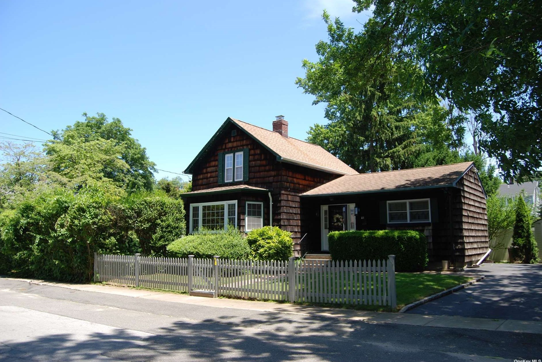 18 Park Ave, Glen Cove, NY 11542