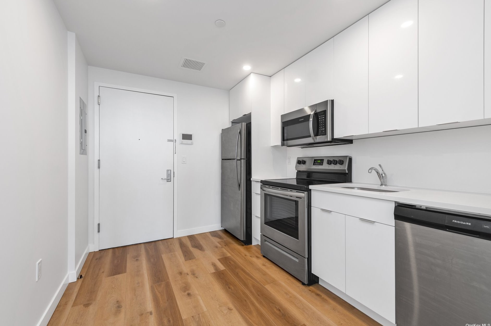 8367 116th St #805, Jamaica, NY 11418