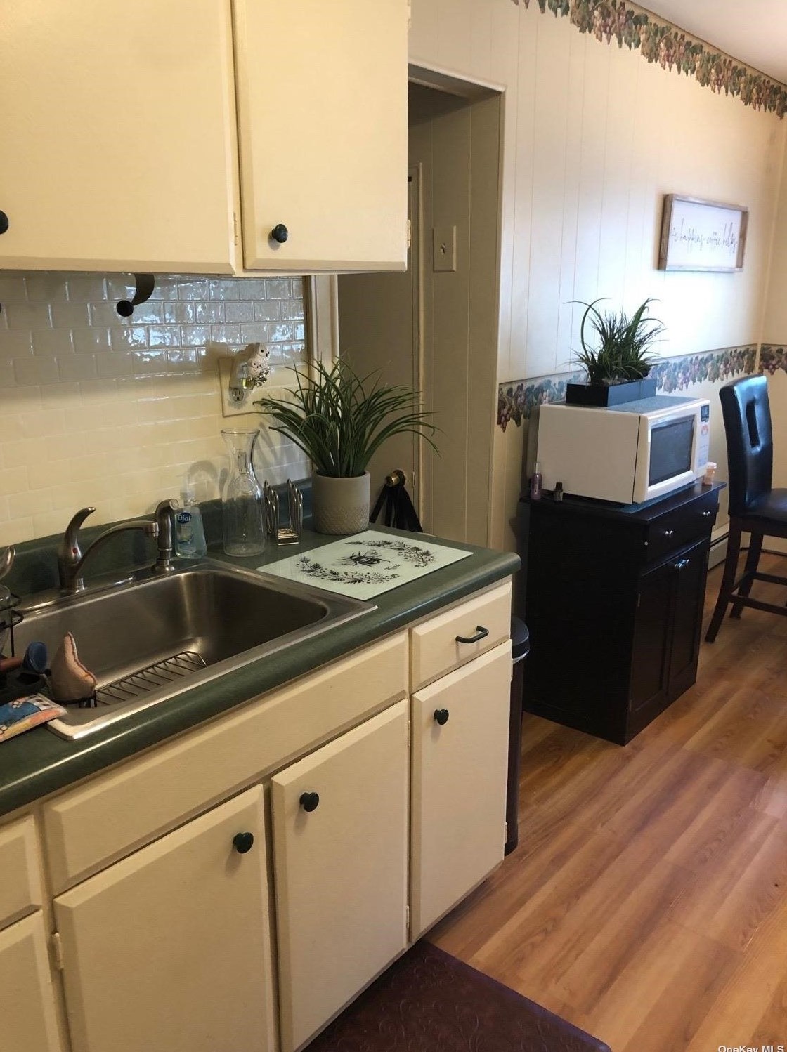 44 Hooper St, Prt Jefferson Station, NY 11776-3904