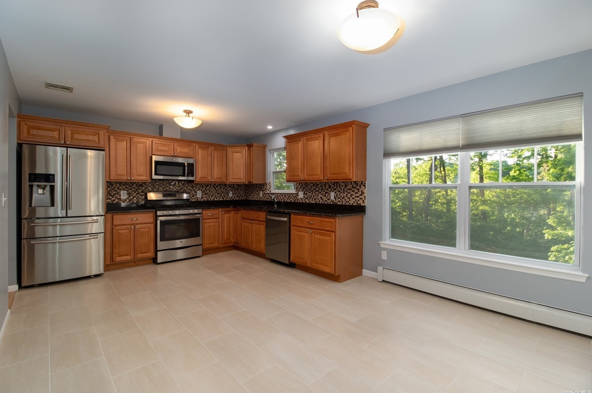 655 Whiskey Rd, Panamoka, NY 11961
