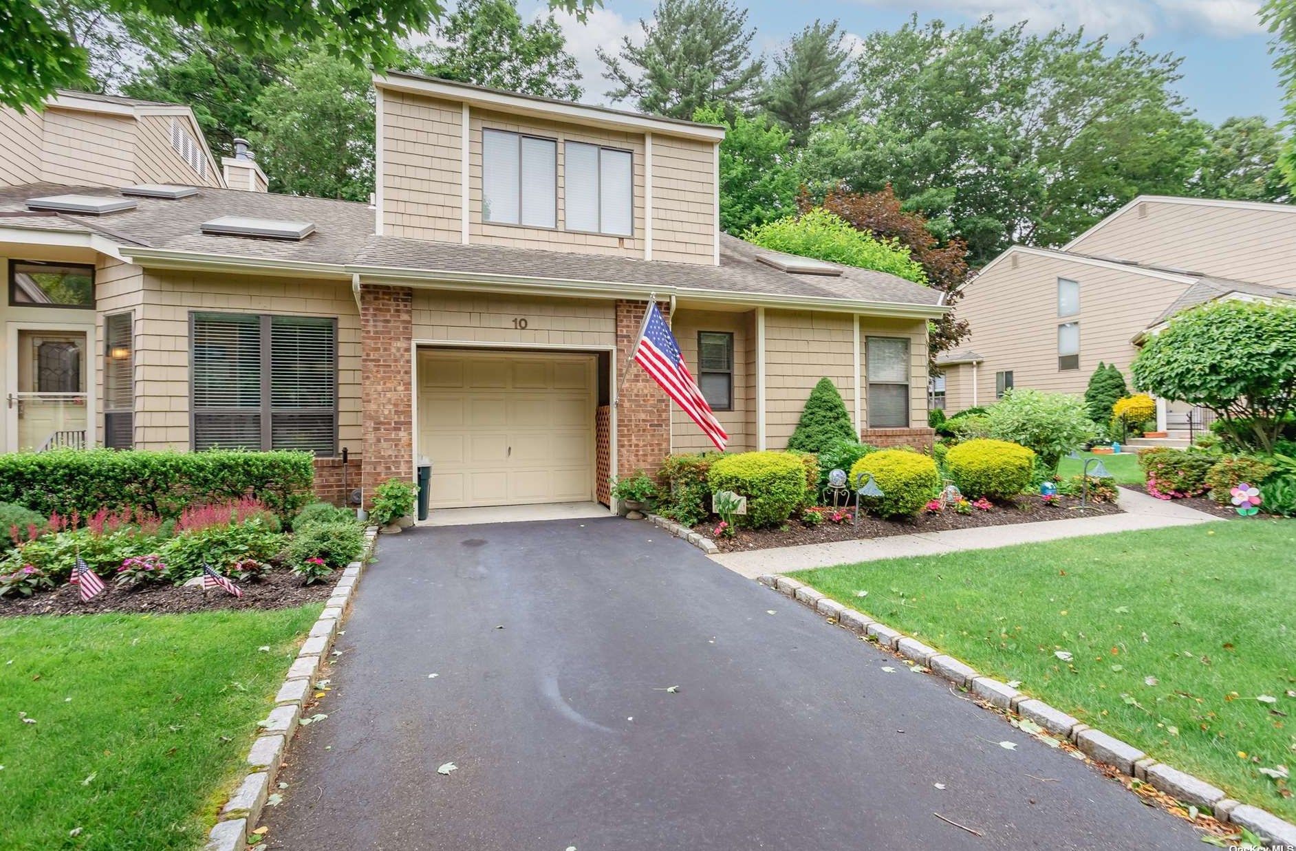10 Whitman Ridge Dr #10, Huntington Station, NY 11747