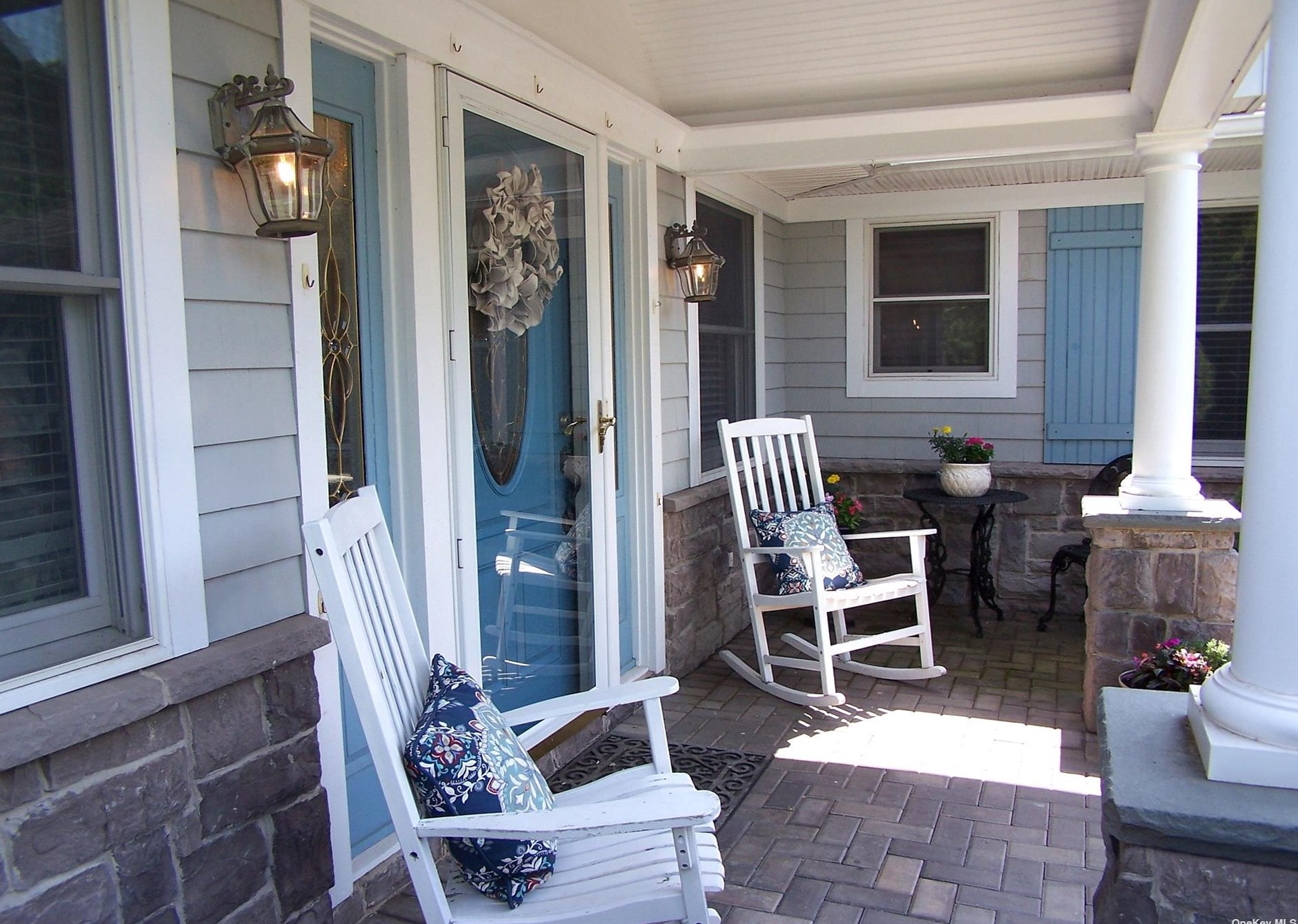 51 Hopewell Dr, Stonybrook, NY 11790-2340