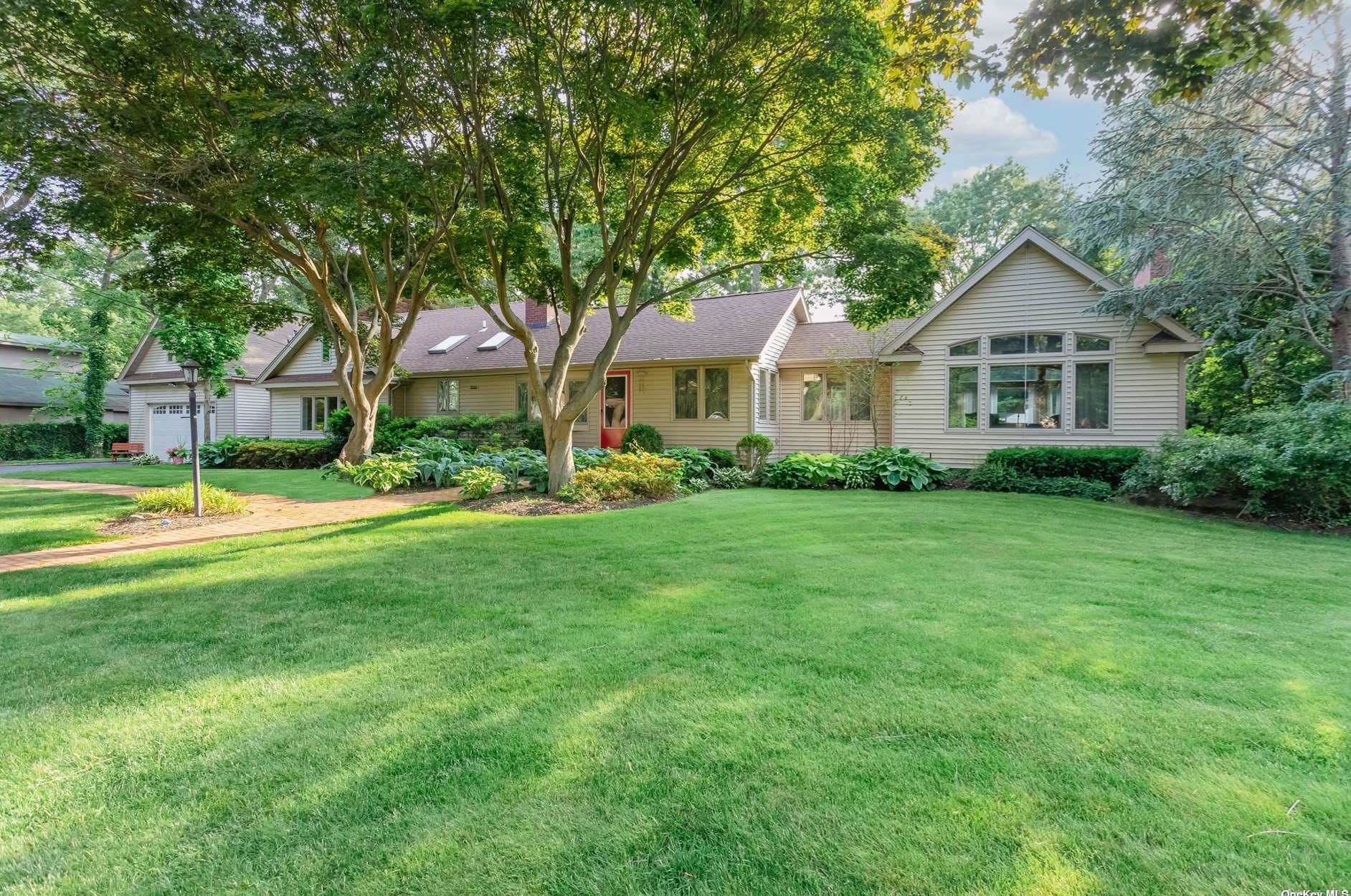 15 Beatty Ave, Greenlawn, NY 11740-2501