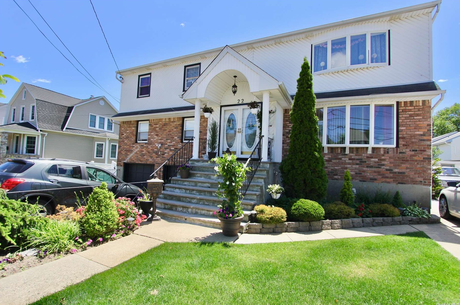 22 Wyoming Ave, Lynbrook, NY 11563-3726