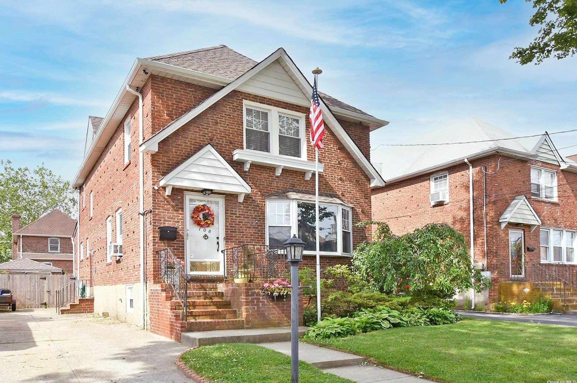 108 Westminster Rd, Lynbrook, NY 11563-3124