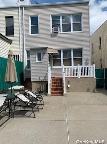 7320 67th Dr, Flushing, NY 11379-2525