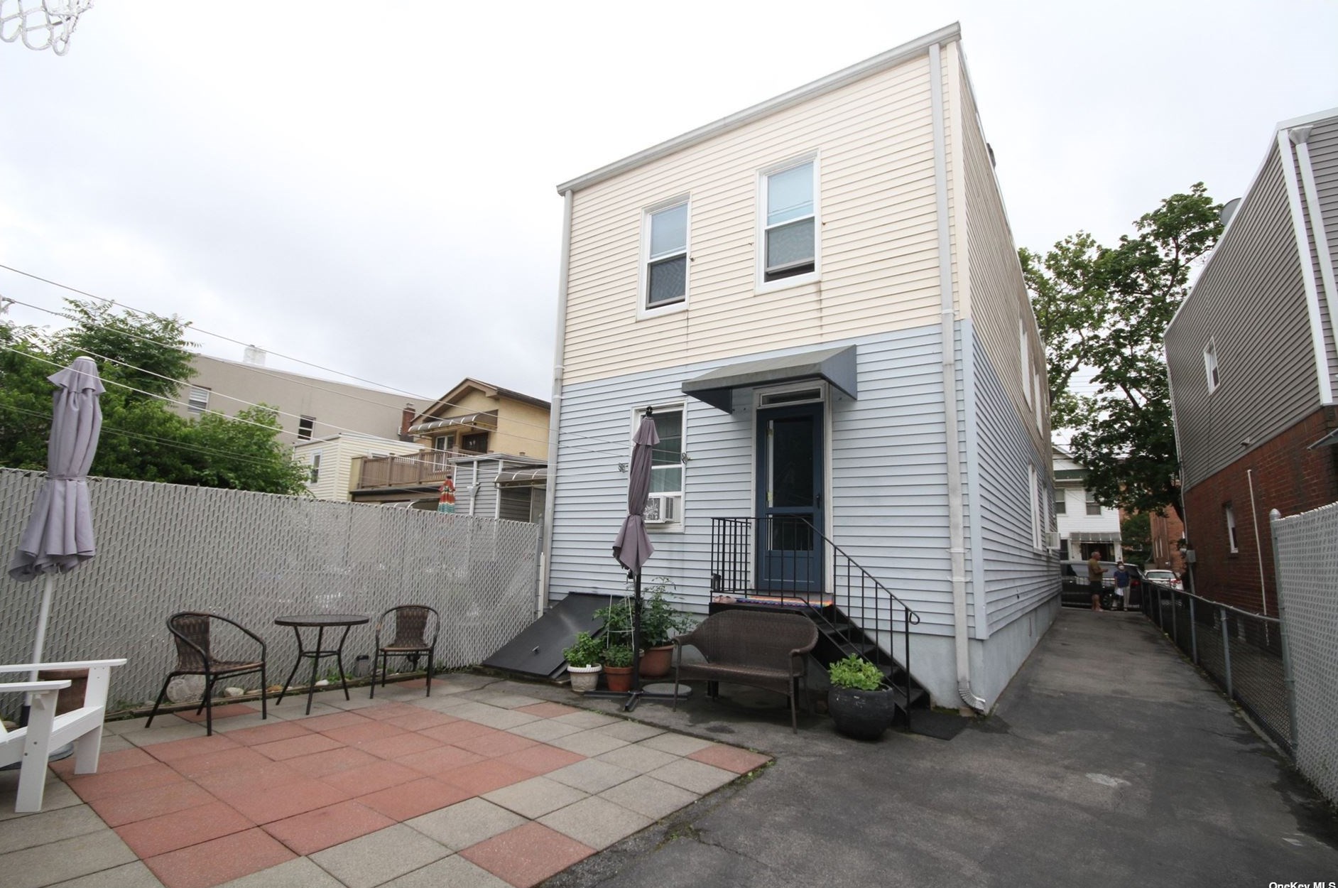 61-35 56th Ave, Flushing, NY 11378-2324