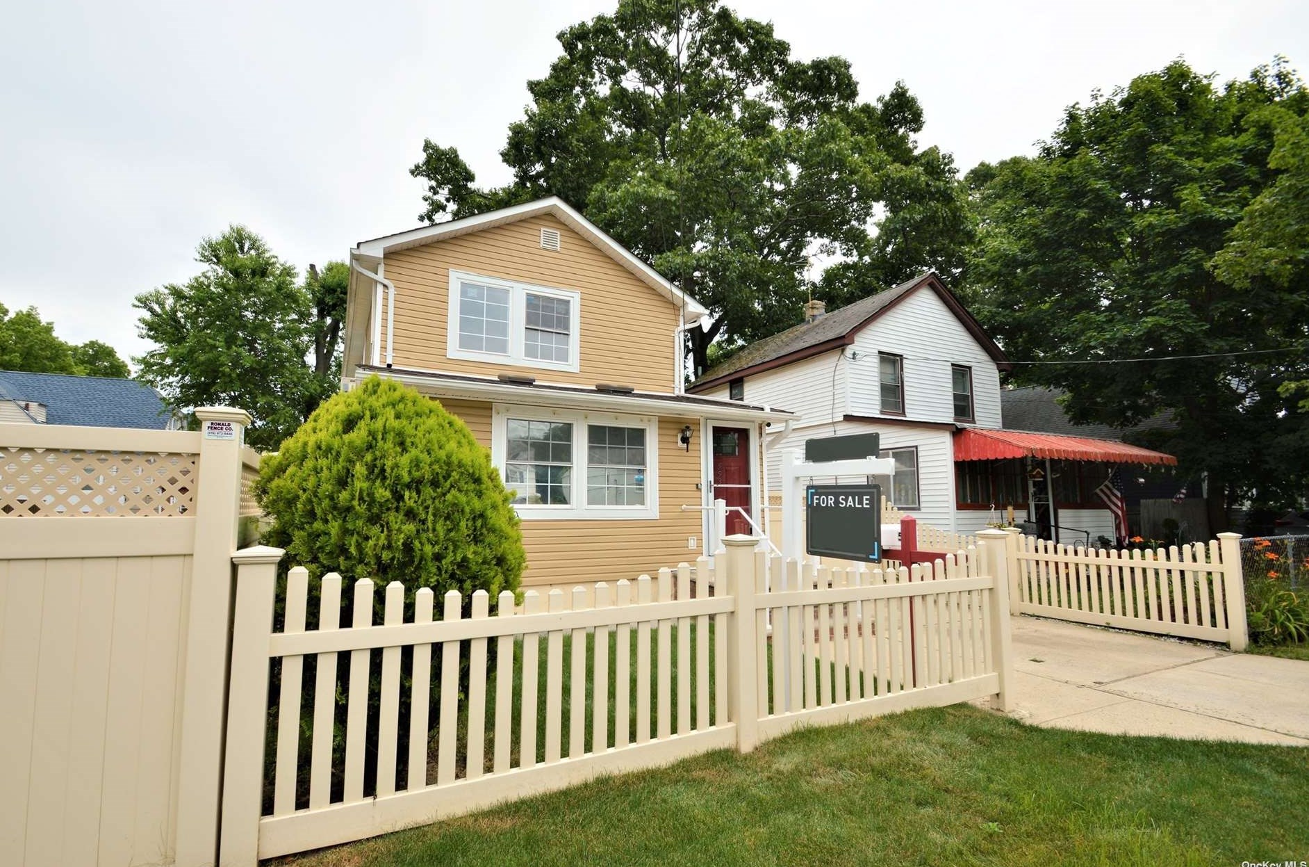 553 Muller Pl, Hempstead, NY 11552-3318