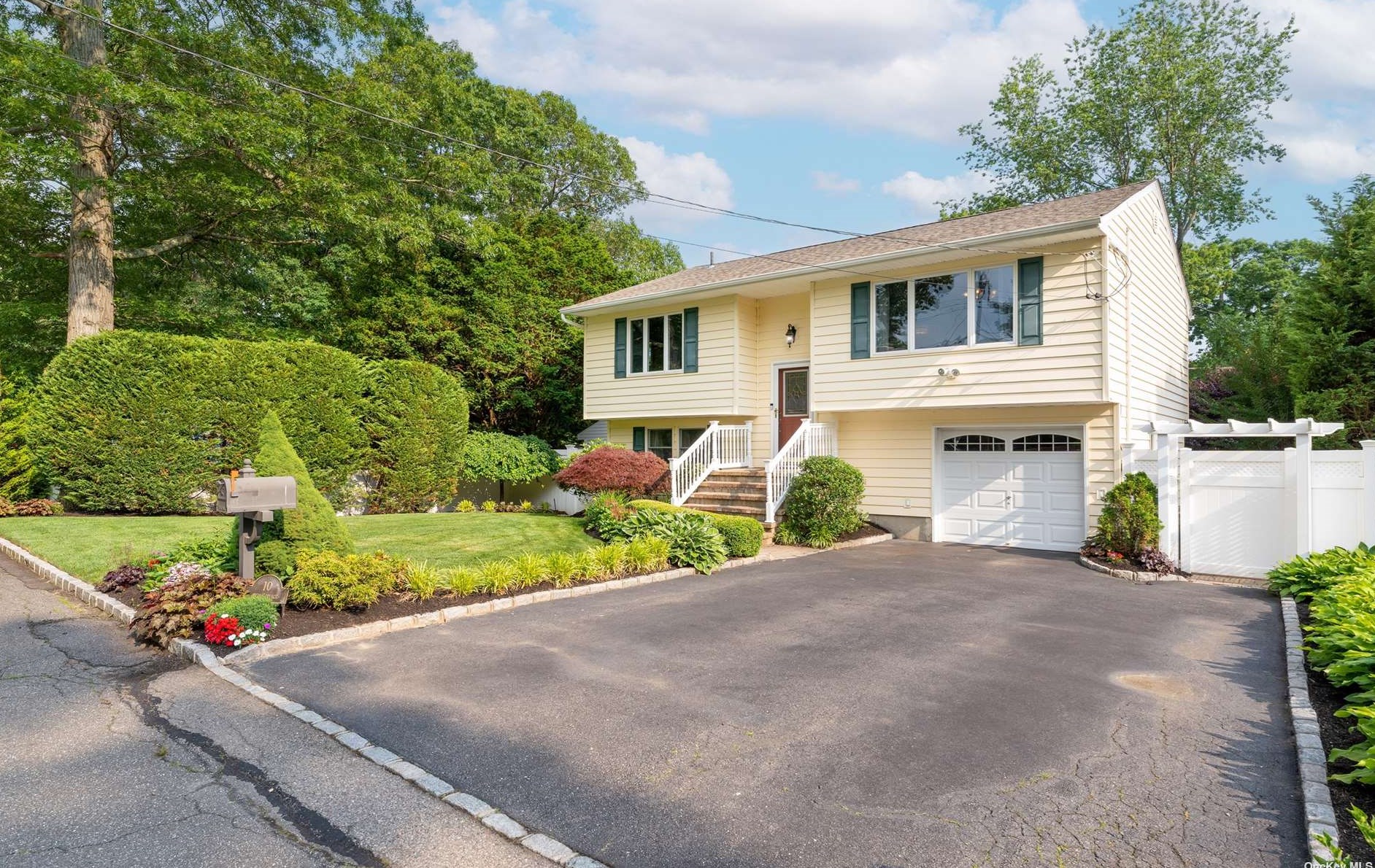 10 Wells, Huntington Station, NY 11746