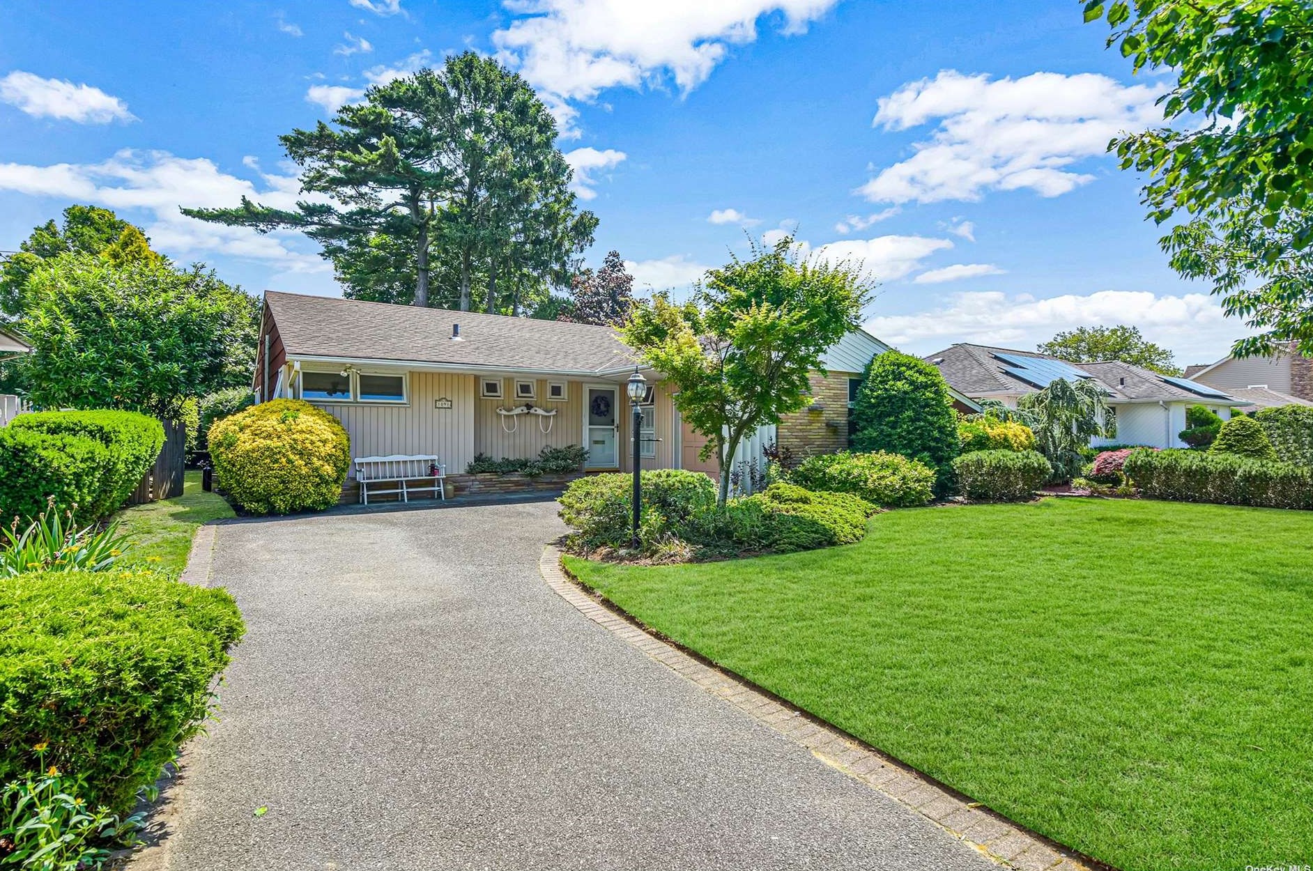 1091 Mclean Ave, North Wantagh, NY 11793