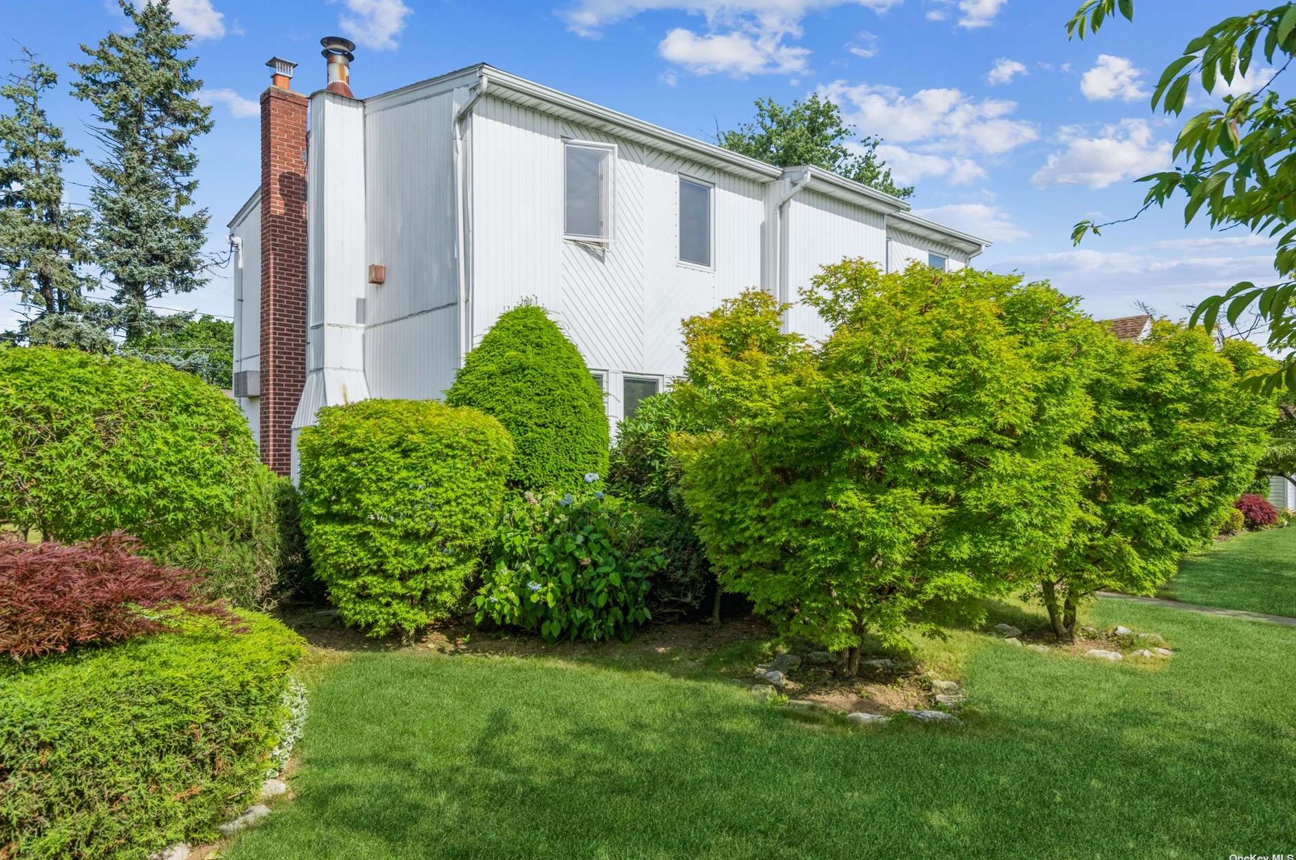 185 Patton Blvd, New Hyde Park, NY 11040