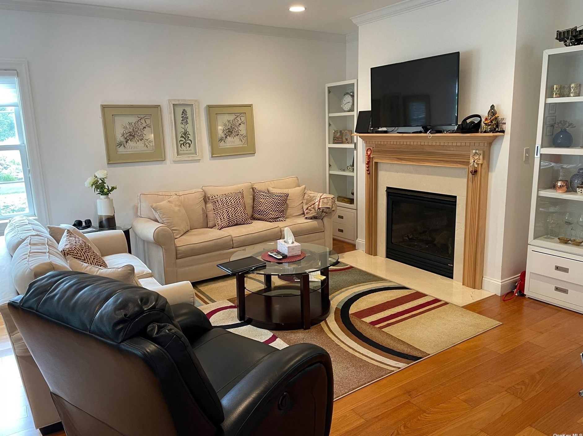 35 Miro Pl, Port Washington, NY 11050