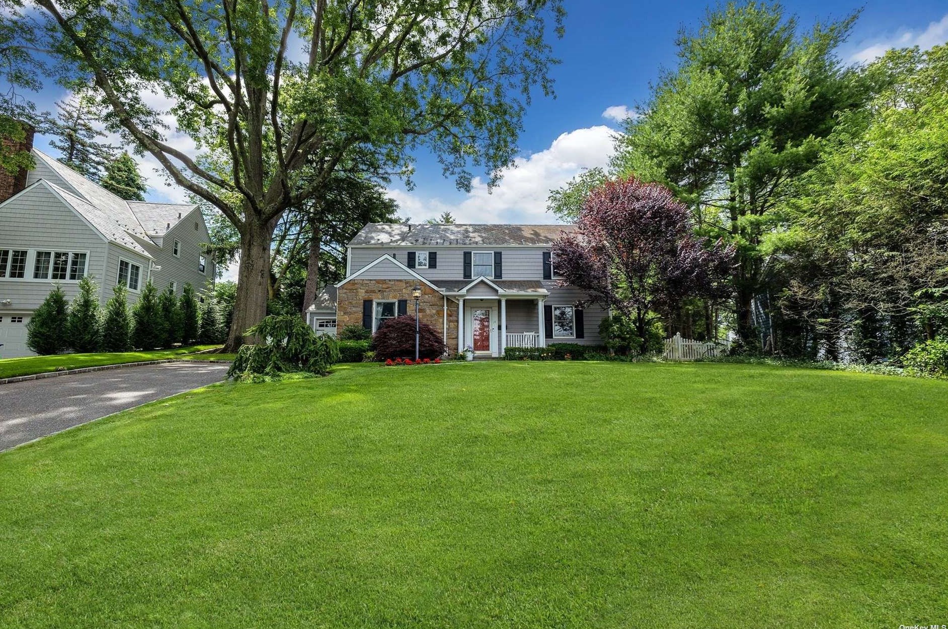 14 Plymouth Rd, Port Washington, NY 11050-4328