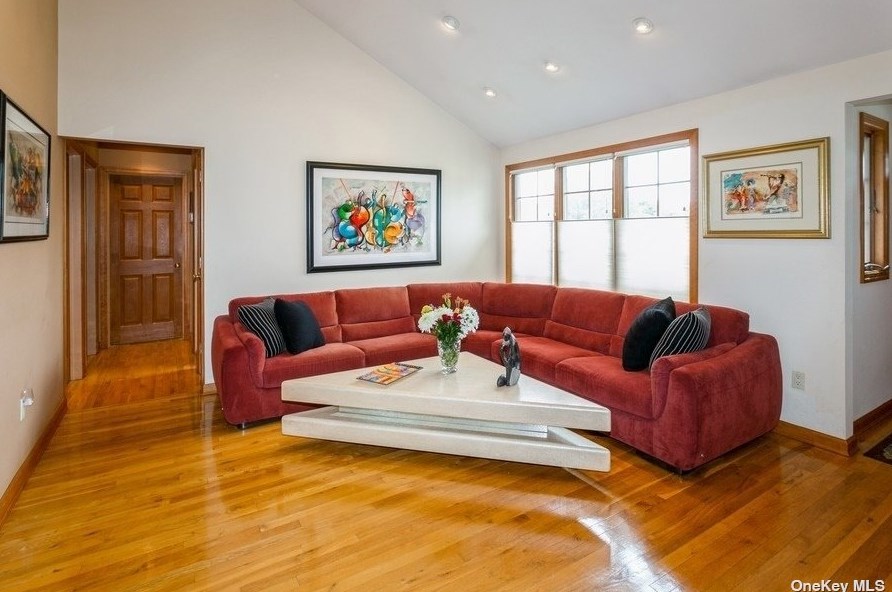 2137 Central Dr N, Hempstead, NY 11554